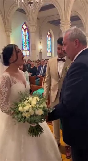 Bride screaming at her father at her wedding 😳