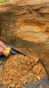 wow.tough women traditional gold miners #goldenhour #goldhunter #goldnugget #goldrush #lookingforgold #golddiscovery #goldadventure #goldhunting #gold #goldpanning #goldprospecting | Ropis Gold Hunting