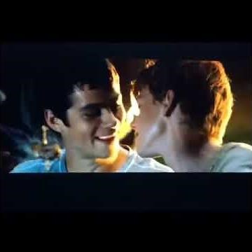 Dylan o'Brien and Thomas Sangster kiss.