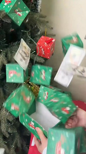 This money explosion box is the ultimate Christmas surprise. Load it with cash or photos and watch it blast open. Reusable, hilarious, and guaranteed reactions.  #moneygift #christmasgift #viralproducts #giftideas | Aimmeaning.ly | Facebook
