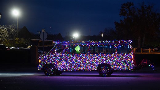 Is it legal to have Christmas lights on your car in Texas? Here's what the law says