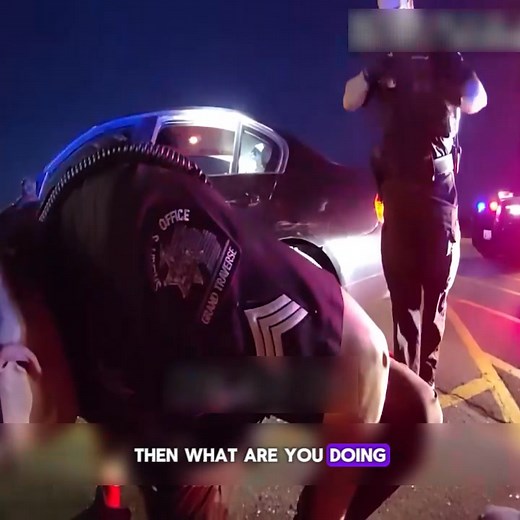 Driver’s Fake Nap Trick Quickly Backfires During Traffic Stop 🚨 A motorist tried to outsmart police by pretending to sleep, but the plan didn’t go as expected 😅 Watch how honesty and cooperation can prevent small mistakes from escalating 🙌 #RoadSafety #RespectTheLaw #Accountability #DrivingAwareness | Blue Light