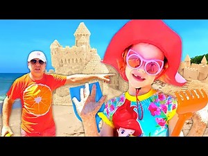 Nastya und Papa Spaß Abenteuer am Strand und spielen mit Sandspielzeug