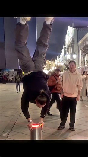 People react to calisthenics🔥😈#streetworkout #freestyle #motivation #planche #calisthenicsmotivation
