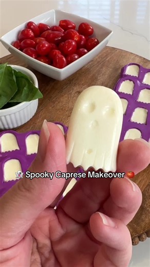 👻🍅 Caprese skewers, but make them SPOOKY!! 🧀🎃 These little mozzarella ghosts are almost too cute to eat! Such a fun, easy, no-cook Halloween appetizer that everyone will love! 🖤 Save this for your Halloween party! #HalloweenFood #HalloweenAppetizers #SpookySnacks #HalloweenPartyIdeas #EasyAppetizers