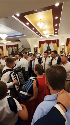 Najlepšie svadby sú východňarske 🇸🇰🎶🪗🎻🙂 #wedding #zabava #viral #video #shortvideo #party #youtube