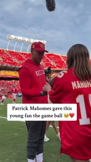 Patrick Mahomes emotional fan moment#nfl #patrickmahomes #fans #wholesome #USA