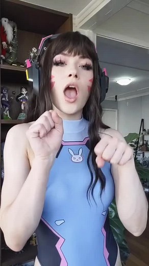 UwU 💕 #cosplay #dva #overwatch #dvacosplay #cosplaygirl #fitness #kawaii #gamer