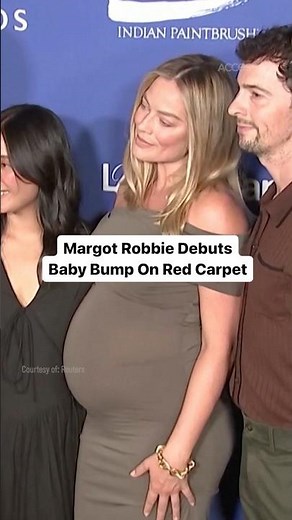Baby on the way! #MargotRobbie debuted her baby bump on the “My Old Ass” premiere in LA.