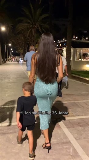 Gesundheitscoach | Ernährungsberatung | Kinesiologie on Instagram: "Ich dachte lange, ich lebe gesund. Gemüse, Supplements, Routinen, alles nach Plan. Aber mein Körper hat mir gezeigt, dass das nicht stimmt. Ich war müde, gereizt, überfordert und hab trotzdem weitergemacht. Bis ich verstanden habe, dass Gesundheit nichts mit Kontrolle zu tun hat, sondern mit Vertrauen. ✨ Heute weiß ich: Du musst nicht mehr tun, du musst das Richtige tun. Hinhören. Runterfahren. Atmen. 🤍 Wenn du lernen willst, w