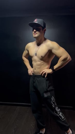 Brandon LIONS TEAM 女﫵 on Instagram: "True mens physique  #gym #gymmotivation #fitness #culturismo #mensphysique #gymlife"