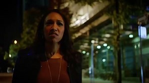 The Flash 1x08: Flash Vs. Arrow (Arrow Crossover Fight Scene)