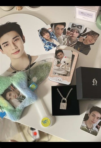 Unboxing Stray Kids Merchandise Celebration