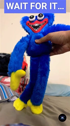 WAIT FOR IT… Huggy Wuggy Plays a Hilarious Song #fortnite #huggywuggy