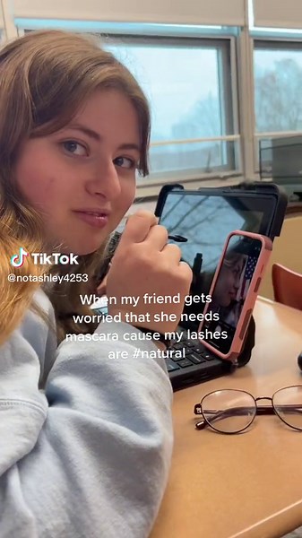 Makeup Tips for Natural Lashes and Kind Friends