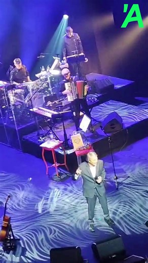 😅Quand Adamo dévoile ses talents d'imitateur et rend hommage à son pote Arno 💫à qui il avait « filé » le titre "Les filles du bord de mer"🌊😆. ➡️Notre article complet sur le concert de samedi soir au théâtre de Namur | https://www.lavenir.net/regions/namur/2026/02/01/adamo-2h30-dans-lillusion-de-ses-20-ans-au-theatre-de-namur-ca-fait-trop-longtemps-que-je-netais-plus-venu-dans-cette-belle-salle-1000-fois-merci-3KG67OCHHFFH5A27AAZZ3V4HPE/ | L'Avenir Namur