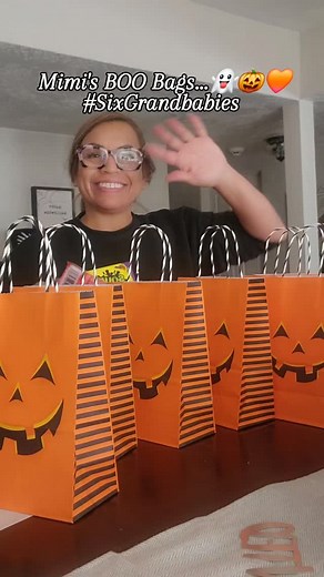 4 comments | Do you make Boo Bags for your grandbabies? I do, all 6 of them, ranging from 1 month old to 11 years old!殺李懶 Happy Halloween! #BooBags Grandbabies #MimiLife | Rose "Melinda" MM Real Estate 760 464-8808 | Facebook