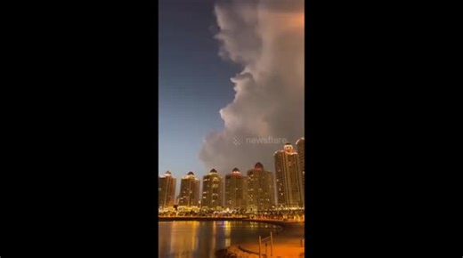 Massive Anvil Cloud Looms Over Doha Skyline During Rare Thunderstorm