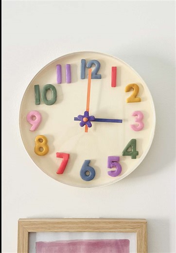 ✨BASIC TO BOLD✨ $3.50 KMART clock glow-up using air dry clay! @kmart australia Currently in my ‘I’ll just make it’ era so watch this space for more budget item revamps. #kmartaus #kmarthack #airdryclay #budgetdecor #kidsdecor
