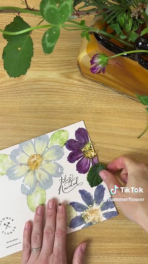 Create your own botanical cards with our DIY kits! Each kit includes preprinted cards, envelopes, a plastic sheet, a guide to the technique, and a list of perfect flowers and leaves for hammering 🔨🌸🌿💌 #hammeredflowers #diycraft #diy #botanicalart #ecoart