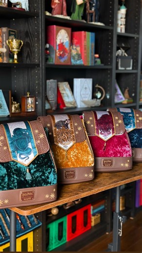 The Wizarding Sibs on Instagram: "Unboxing: NEW Loungefly Harry Potter House Banner Mini Backpacks Calling all Hogwarts students! Check out these NEW @loungefly exclusive mini House banner backpacks! #gifted ❤️💙💛💚 ✨ exclusive mini backpack to show off your house for #backtohogwarts ✨top flap features House crest against a satin background surrounded by chapter stars ✨ ✨luxurious velvet fabric and tassel elevates the look ✨Coordinating House themed interior lining 🛒 @loungefly Which House are