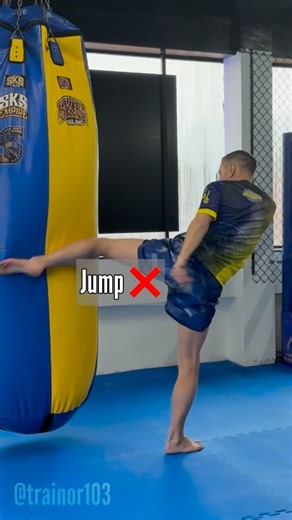 Damien Trainor on Instagram: "Common Switch Kick Mistakes The left kick (lead kick) is a very important weapon in Muay Thai—especially when you’re fighting someone in the same stance as you. For beginners, throwing it efficiently can be tricky. Using a switch helps generate power and speed, but after training thousands of beginners over the years, I’ve noticed a few common mistakes that show up again and again when people are starting out. The most common ones are: JUMP UP Here, both feet leave