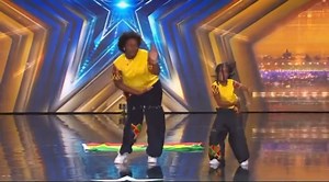 Afronitaa and Abigail wowed Britian’s Got Talent with this astonishing dance routine. Song by @FuseODG. Full video would be out tomorrow | Ghana Music