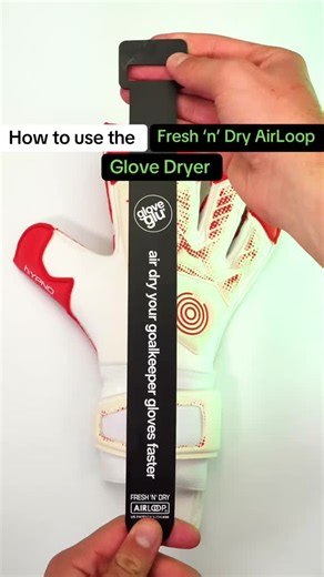 If you struggle with smelly gloves that you don’t know how to dry - you need THIS. 👇👇 #goalkeeper #foryoupage #football #fyp #cleaning
