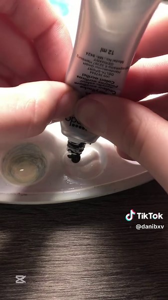 Painting my Blacktip Reef Shark✨🦈 || #cardboardcrafts #cardboardshark #blacktipreefshark #shark #crafts #artist #danibxv #fyp