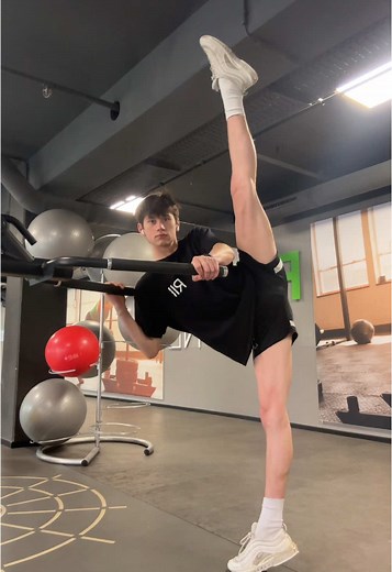 sorry not in fact blessed with hyperextesion #dance