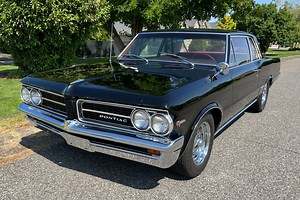 1964 Pontiac LeMans Sport Coupe 326