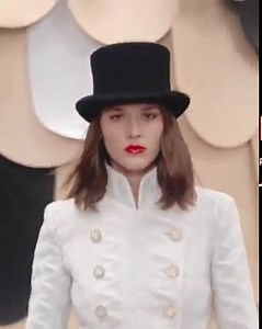 75K views · 4.4K reactions | From his Parisian studio to the Grand Palais Éphémère, artist Xavier Veilhan muses on the dreamlike animal sculptures that inhabit the CHANEL Spring-Summer 2023 Haute Couture show decor. The bestiary marries his artistic universe with the symbols of Gabrielle Chanel’s apartment at 31, rue Cambon, in Paris. See more at chanel.com/-HC_SS23 | CHANEL | Facebook