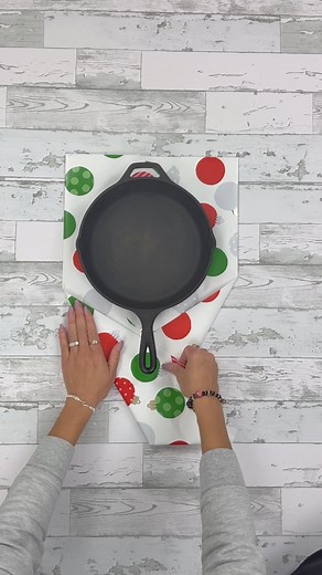 How to gift wrap a frying pan! #wrappinggifts #GiftWrappingHacks #giftwrapping | Lennia McCarter
