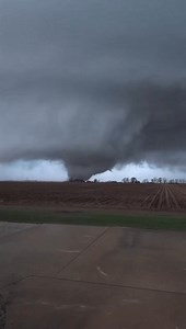 Horrific video coming in from Lake City, Arkansas, as a violent tornado rips through. There are currently 25 active tornado warnings stretching from Louisiana to Indiana. 🎥: Matt Ziegler | Meteorologist James Scott