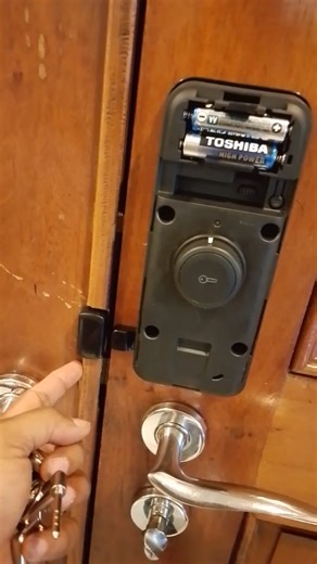 Dead bolt type with Demo. 🙏☝️ Thanks Po. #followersreelsfypシ゚viralシfypシ゚viralシalシ #smartlockinstallation #BuhayInstaller #installation | LockBayan