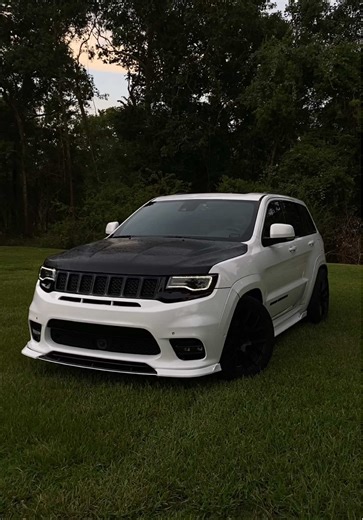 Discover the Power of the Jeep Grand Cherokee SRT