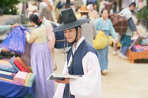 ‘The King’s Affection’ star Rowoon is so tall the director worried about the cast’s height difference