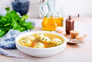 Easy Slow Cooker Chicken and Dumplings
