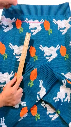 1.4K views | Cute Christmas sweater vibes! 臨 Spread holiday cheer with cozy style. #HolidayFashion #FestiveVibes | Shanon Ina | Facebook