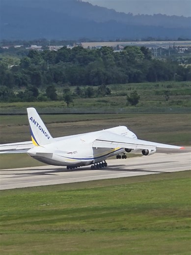 Antonov (An124) taking to the skies — pure cargo muscle in motion. #aviation #avgeek #planespotting #heavymetal #cargo @av868tt @Mari Q @Josiah ✈️💙