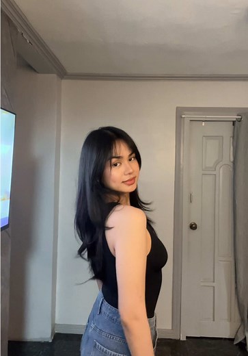 Tank Tops for Women: Stylish Black Top Outfits