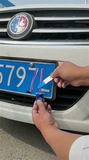 For scratches and paint chips caused by pebbles, you can use either brushing or dabbing techniques.