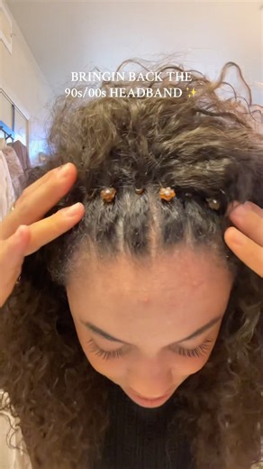 90s INSPIRED HAIRSTYLE! #curlyhair #hairtutorial #headband #90s #curlyhairstyles #fypシ゚viral #fyp