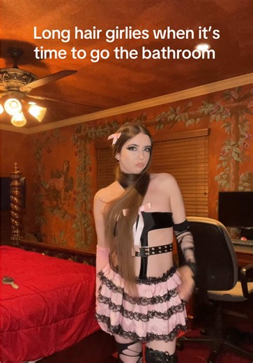 It’s a struggle 😂 long hair def has its cons Forsure ! I’m writing down future videos to make right now showing all my hair care tips ! Give me ideas guys! #longhair #hair #beauty #hairtok