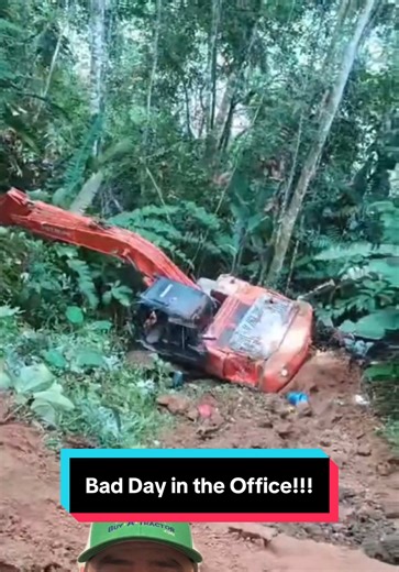 Imagine Rolling an Excavator😬 #trucks #trucker #peterbilt #trending #viralvideo