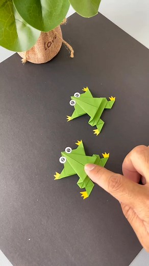 42K views · 160 reactions | Make your own paper frog. নিজেই তৈরি করুন কাগজের ব্যাঙ। #highlightseveryone #make #own #paper #frogs #makingmemories #ideas #creative #beautiful #fbreelsfypシ゚ | Sheikh Jalal | Facebook