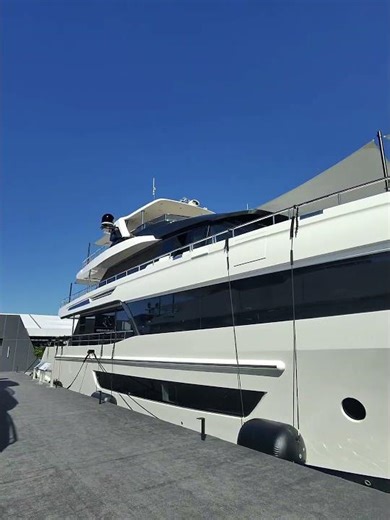 Ocean Alexander 37L & 35 Puro – Side-by-Side at FLIBS – YachtBuying101.com