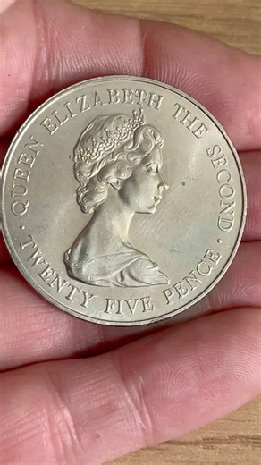 😁 1978 Bailiwick Of Guernsey Royal Visit Twenty Five Pence 🇬🇬 #coincollecting #coin #money