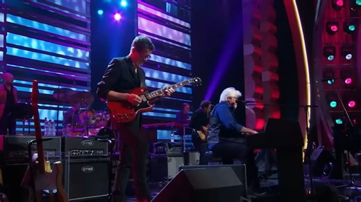 🎶 The Dukes of September – “Who’s That Lady” (Live) A legendary supergroup featuring three icons of pop, rock, and R&B: Donald Fagen (Steely Dan), Michael McDonald (The Doobie Brothers), and Boz Scaggs. In this live performance, the trio delivers a stylish and groovy rendition of the classic Isley Brothers hit “Who’s That Lady”, blending soul, funk, and musical sophistication in perfect Dukes of September fashion. #SoulIcons #TheDukesOfSeptember #BozScaggs #DonaldFagen #MichaelMcDonald #IsleyBr