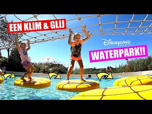 KLIMMEN in een MEGA WATERPARK! [Met Glijbanen, Klimmuur, Stroomversnelling en Meer] ♥DeZoeteZusjes♥